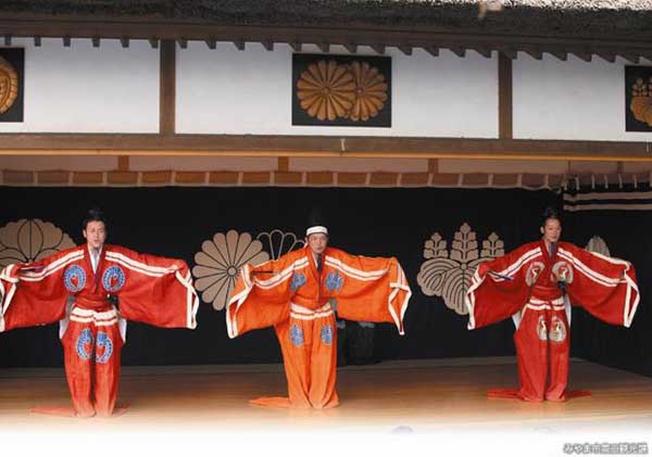 le hoi nikko miyama dance
